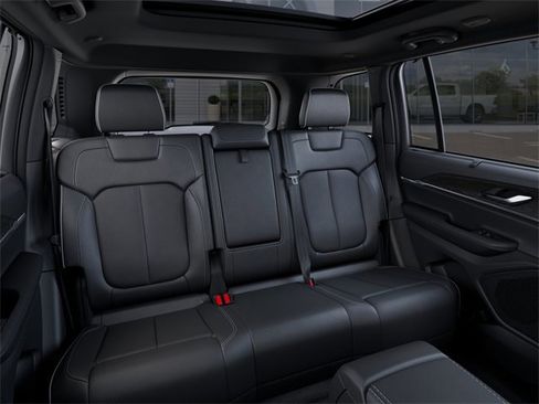 New 2025 Jeep Grand Cherokee Limited w/ Luxury Tech Group II image 15