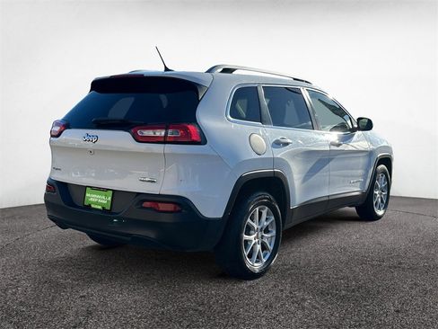 Used 2016 Jeep Cherokee Latitude w/ Cold Weather Group image 5