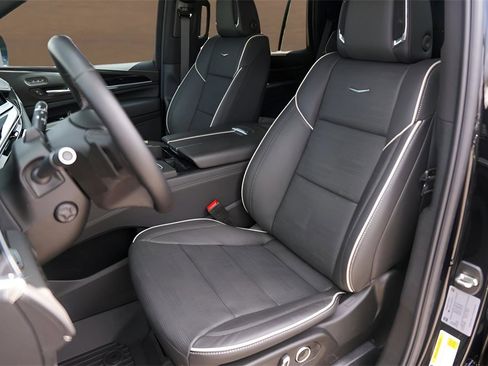 Used 2024 Cadillac Escalade Sport w/ Touring Package image 7