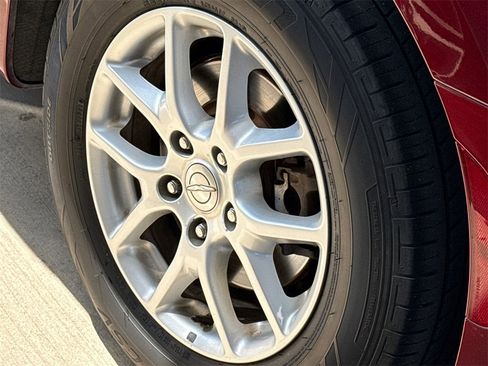 Used 2017 Chrysler Pacifica Touring image 10