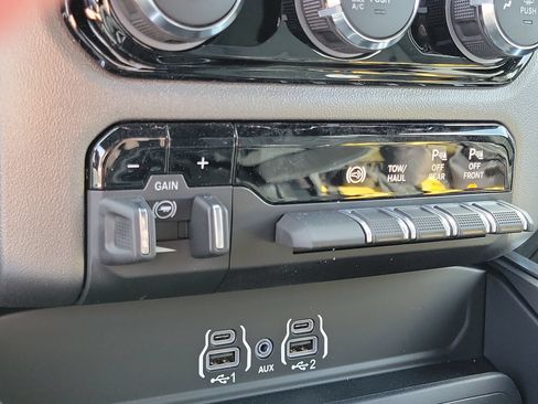 New 2026 RAM 2500 Big Horn AWD/4WD image 11