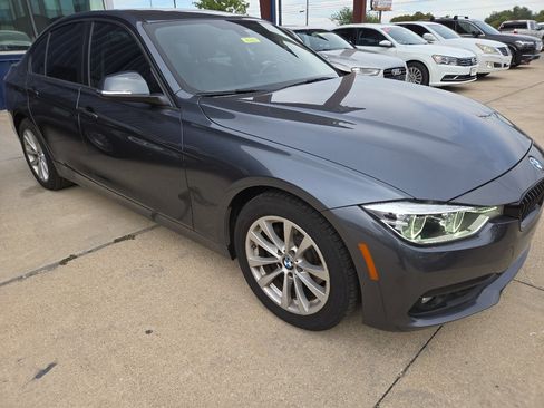 Used 2018 BMW 320i xDrive Sedan image 3