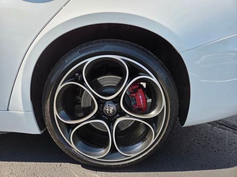 Used 2024 Alfa Romeo Giulia Ti AWD/4WD image 10