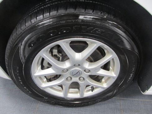 Used 2023 Chrysler Pacifica Touring-L FWD image 13