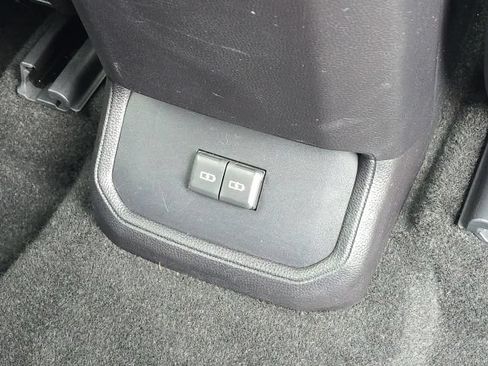 Used 2023 Toyota Highlander LE FWD image 22