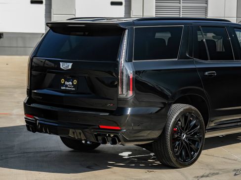 Used 2025 Cadillac Escalade V image 14