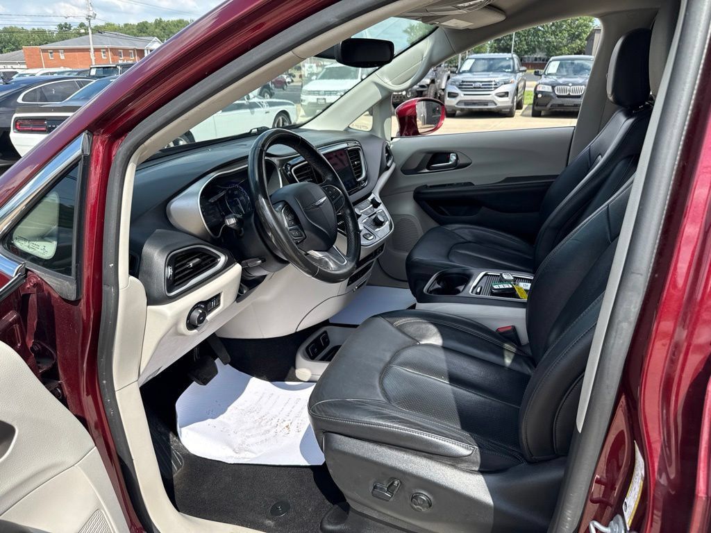 Used 2020 Chrysler Pacifica Touring-L Plus FWD image 27