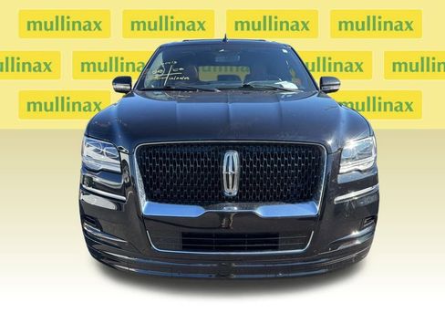 Used 2022 Lincoln Navigator Reserve image 2