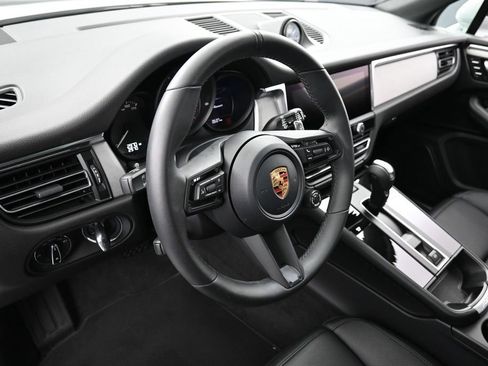 Certified 2026 Porsche Macan AWD/4WD image 17