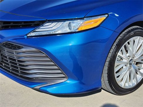 Used 2020 Toyota Camry XLE image 9
