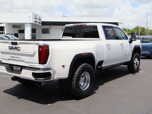 Used 2024 GMC Sierra 3500 Denali Ultimate AWD/4WD image 9