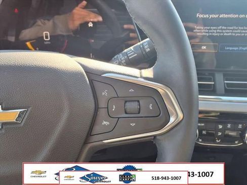 Used 2025 Chevrolet Trax LT w/ Driver Confidence Package FWD image 16
