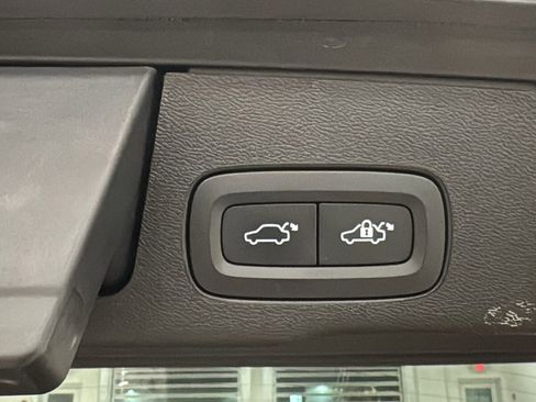 Used 2023 Volvo XC60 T8 Ultimate w/ Climate Package image 30