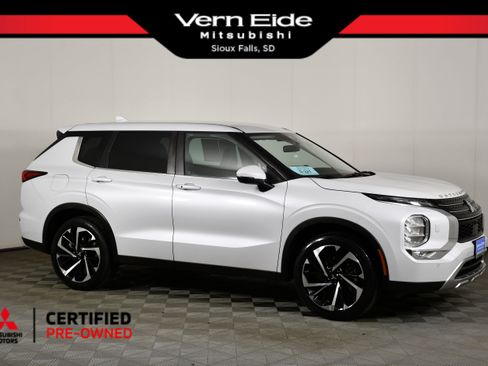 Used 2023 Mitsubishi Outlander SE AWD/4WD image 1