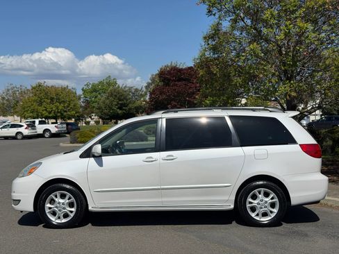 Used 2005 Toyota Sienna XLE Limited AWD/4WD image 2