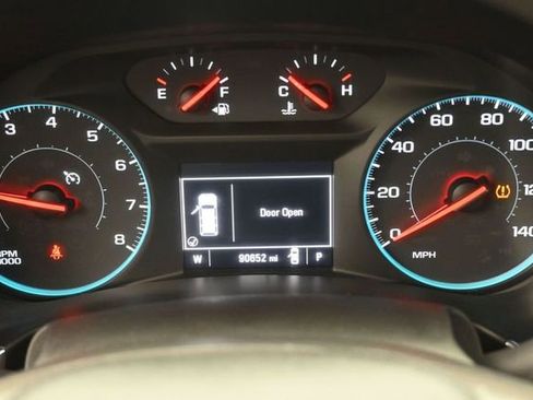 Used 2018 Chevrolet Equinox LS w/ LPO, Cargo Package FWD image 3
