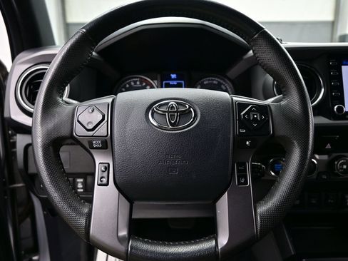 Used 2020 Toyota Tacoma TRD Off-Road w/ Technology Package AWD/4WD image 23