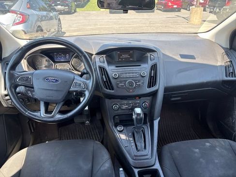 Used 2016 Ford Focus SE w/ SE Cold Weather Package FWD image 12