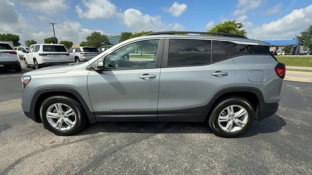 Used 2024 GMC Terrain SLE w/ Driver Convenience Package FWD image 5