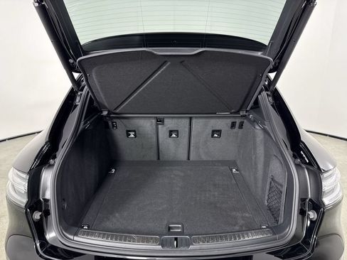 Certified 2025 Porsche Macan AWD/4WD image 21