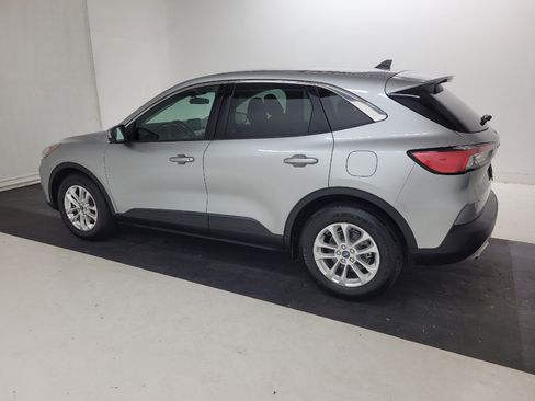 Used 2021 Ford Escape SE w/ Convenience Package FWD image 3