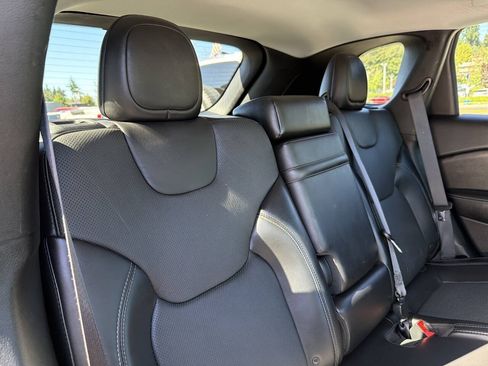 Used 2019 Jeep Cherokee Limited w/ Technology Group AWD/4WD image 23
