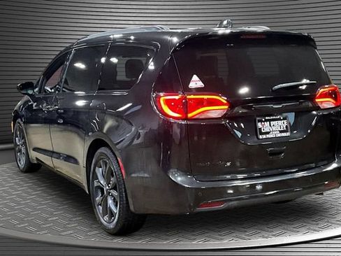 Used 2020 Chrysler Pacifica Touring-L Plus w/ S Appearance Package FWD image 4
