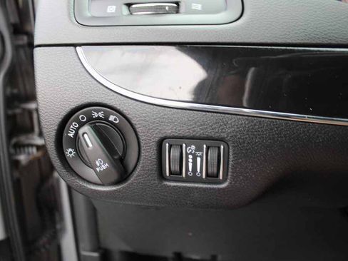 Used 2016 Dodge Grand Caravan SXT FWD image 12