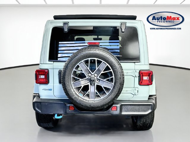 Used 2023 Jeep Wrangler Unlimited Sahara w/ Cold Weather Group AWD/4WD image 8