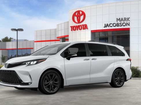 New 2026 Toyota Sienna XSE FWD image 2