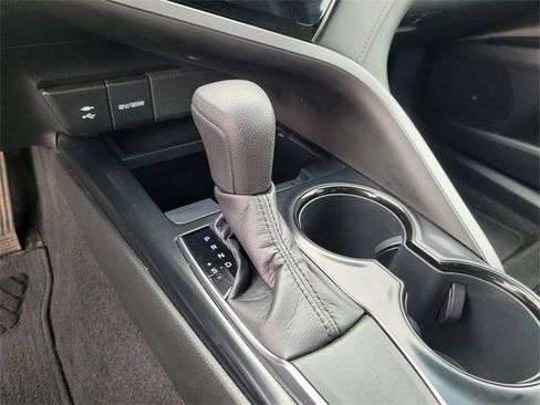 Used 2019 Toyota Camry LE image 21