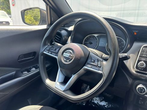 Used 2020 Nissan Kicks S FWD image 12