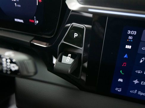 New 2026 Porsche Macan 4 Electric image 26