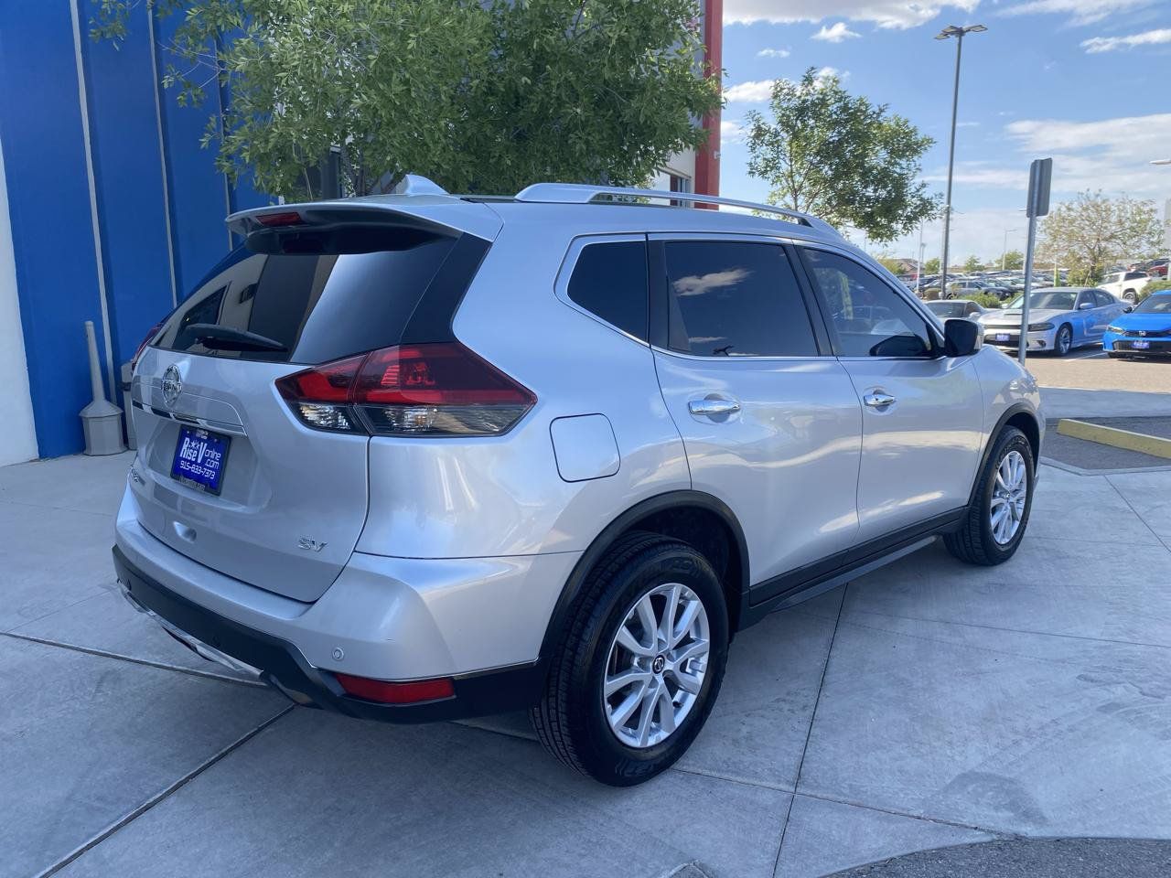 Used 2020 Nissan Rogue SV FWD image 3