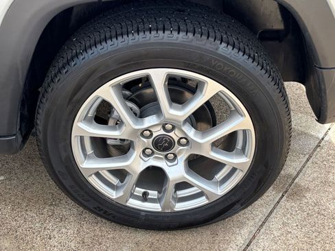 Used 2025 Jeep Compass Limited image 30