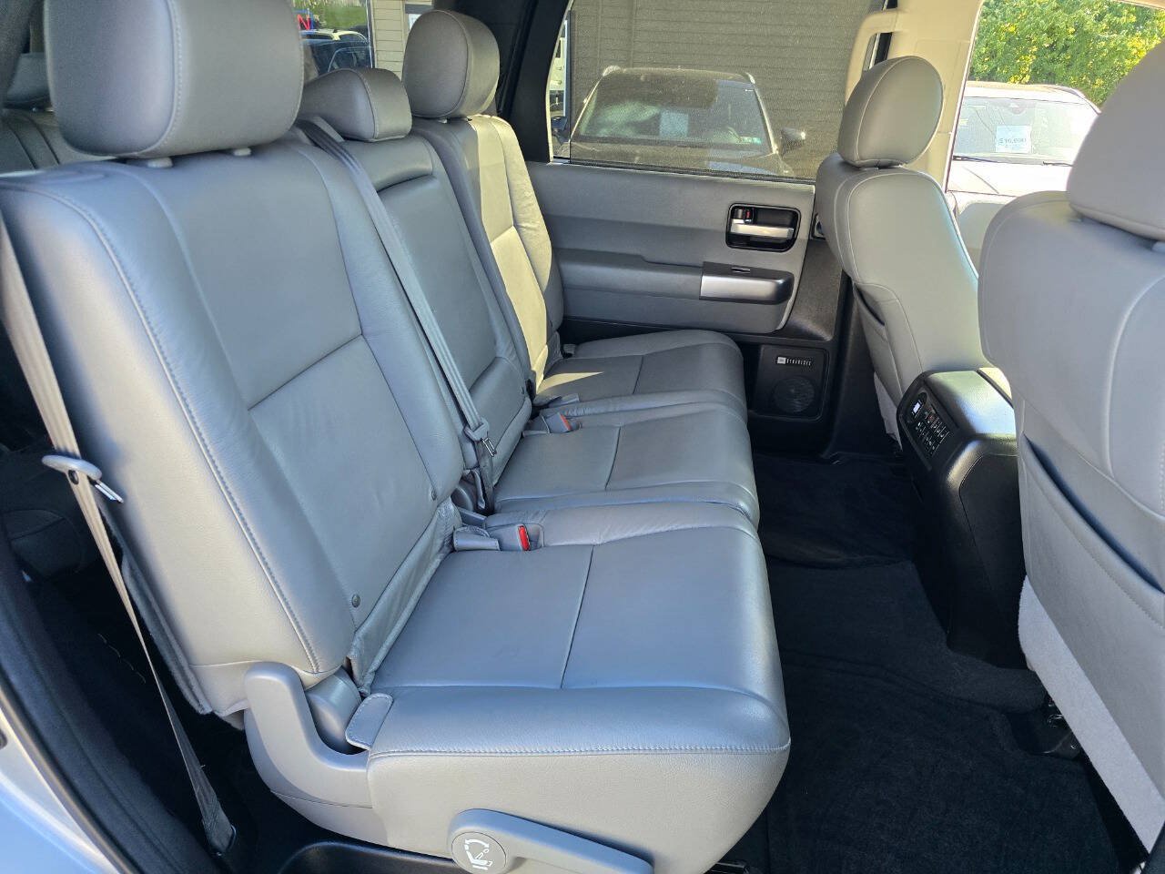 Used 2020 Toyota Sequoia Limited w/ Safety & Convenience Package AWD/4WD image 33