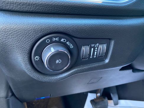 Used 2023 Chrysler Pacifica Pinnacle image 66