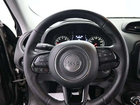 Used 2017 Jeep Renegade Altitude FWD image 20