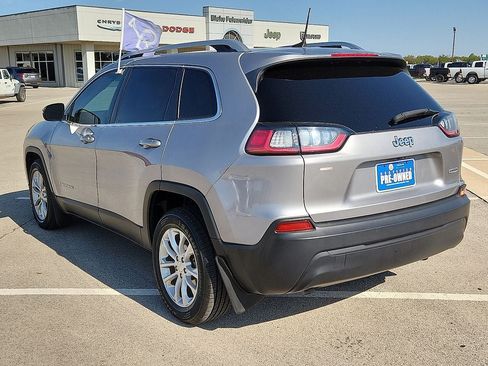 Used 2019 Jeep Cherokee Latitude w/ Popular Appearance Group FWD image 3