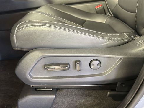 Used 2024 Honda Pilot Touring image 9