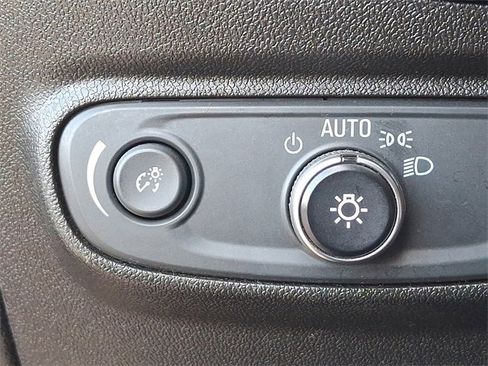 Used 2019 Chevrolet Equinox LT image 25