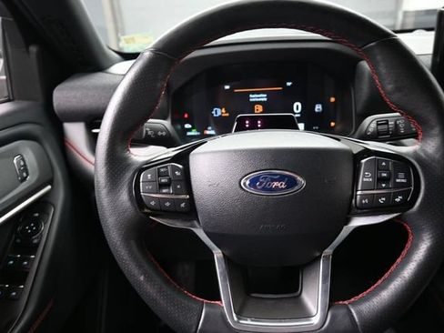 Used 2025 Ford Explorer ST-Line w/ ST-Line Street Pack AWD/4WD image 8