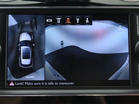 Used 2018 Bentley Bentayga image 41