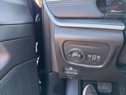 Used 2023 Jeep Grand Cherokee Altitude image 19