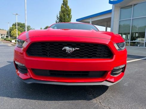 Used 2017 Ford Mustang Coupe RWD image 3