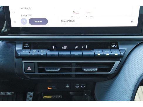 Used 2025 Toyota Camry SE image 24