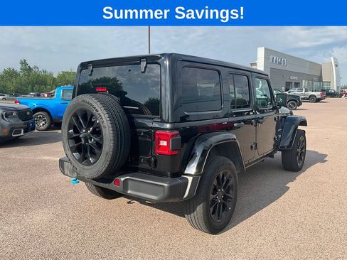 Used 2024 Jeep Wrangler Unlimited Sahara AWD/4WD image 7