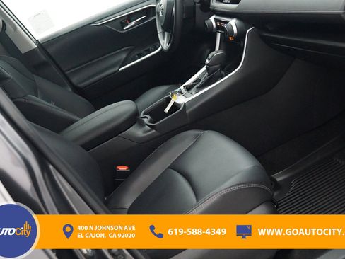 Used 2022 Toyota RAV4 XLE Premium FWD image 8