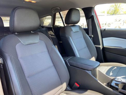Used 2025 Chevrolet Trax LT w/ LT Convenience Package FWD image 15