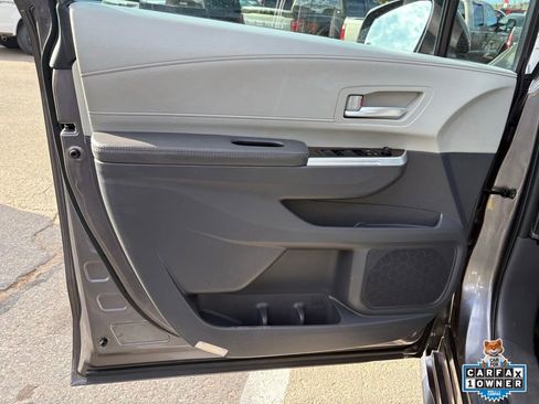 Used 2023 Toyota Sienna XLE AWD/4WD image 14